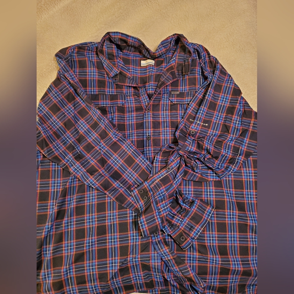 Mens Columbia omni shade, plaid, size 4x.  In good condition.